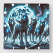 Mystische Wölfe in Moonlit Forest Blue Glow Quadratische Wanduhr (Vorderseite)