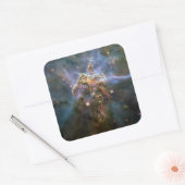 Mystischer Berg in Carina Nebula Hubble Space Quadratischer Aufkleber (Umschlag)