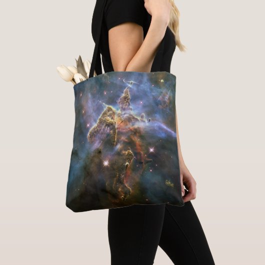 Mystischer Berg in Carina Nebula Hubble Space Tasche (Von Nahem)
