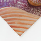 Mystischer Sonnenuntergang mit tropischer Blume Fleecedecke (Ecke)