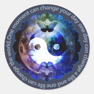 Mystisches Yin Yang, spirituelles Inspirationsange Runder Aufkleber