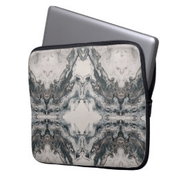 Myth Born of Stone – Symmetric Darkscape Laptopschutzhülle