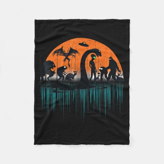 Mythical Loch Ness Bigfoot Mothman Aliens Funny Cr Fleecedecke (Vorderseite)