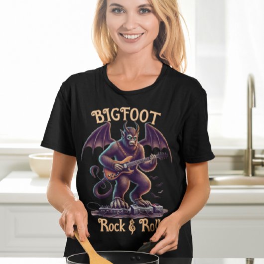 Mythischer Rockstar: Bigfoots Guitar Solo T-Shirt