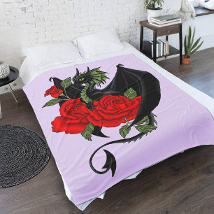 Mythischer schwarzer Drache rote Rosen Lavendel Go Fleecedecke