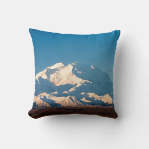 N.A., USA, Alaska.  Mt. McKinley in Denali Kissen