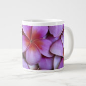 N.A., USA, Maui, Hawaii. Rosa Plumeria blüht. Jumbo-Tasse (Vorderseite Rechts)