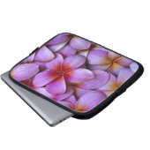 N.A., USA, Maui, Hawaii. Rosa Plumeria blüht. Laptopschutzhülle (Vorne Knopf)