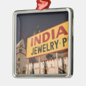 Na, USA, Arizona, Lupton Yellowhorse Inder Ornament Aus Metall (Links)