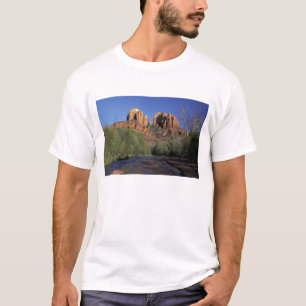 NA, USA, Arizona, Sedona. Cathedral Rock und Eiche T-Shirt