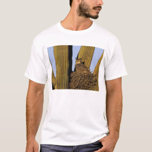 NA, USA, Arizona, Tucson. Virginia-Uhu T-Shirt