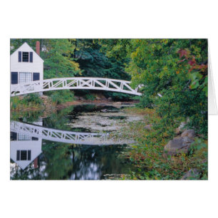 NA, USA, Maine. Brücke über einen Teich in Somesv