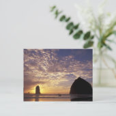 NA, USA, Oregon, Oregon Coast, Canon Beach with Postkarte (Stehend Vorderseite)