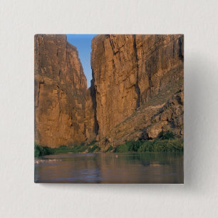 NA, USA, Texas, Big Bend National Park. Rio Grande Button