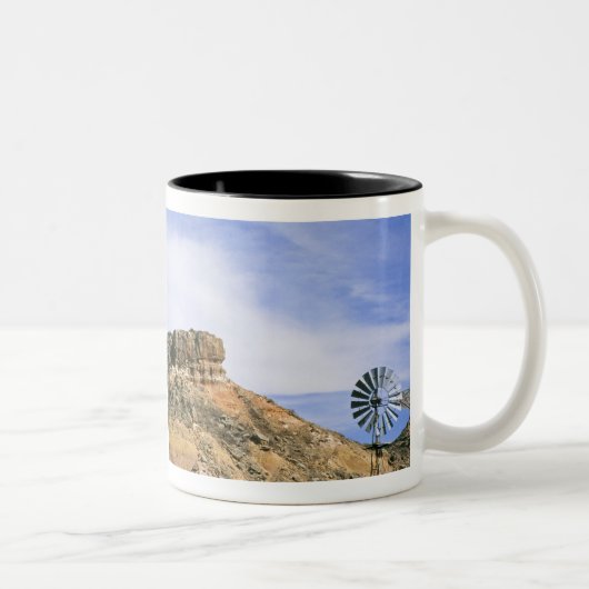 NA, USA, Texas Windmill und Klippen von Palo Duro Zweifarbige Tasse (Rechts)