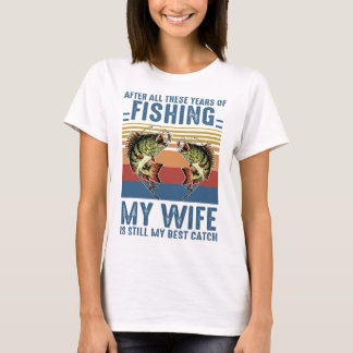Nach all den Jahren des Fischens ist meine Frau im T-Shirt
