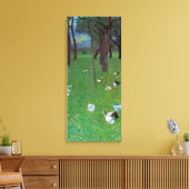 Nach dem Regen, Gartenhühner von Gustav Klimt Leinwanddruck (Insitu (Wohnzimmer))