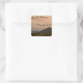 Nach der Dunkelheit kommt die Dämmerung Quadratischer Aufkleber (Tasche)