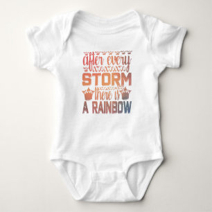 Nach jedem Sturm gibt es einen Rainbow-Min-Baby-Kö Baby Strampler