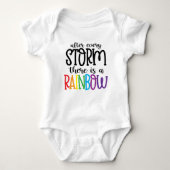 Nach jedem Sturm gibt es einen Regenbogen Baby Strampler (Vorderseite)