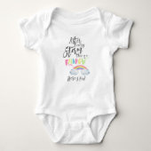 Nach jedem Sturm gibt es einen Regenbogen-Bodysuit Baby Strampler (Vorderseite)