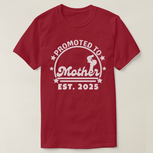 Nach Mutter Osten befördert. 2025 - Junge Mutter S T-Shirt (Design vorne)