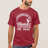 Nach Mutter Osten befördert. 2025 - Junge Mutter S T-Shirt (Vorderseite)