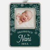 Nach Nani befördert | Baby Foto Oma Rahmen-Ornament Silber (Vorderseite)