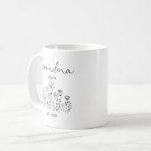Nach Oma befördert wieder EST 2025-Wildblumen Kaffeetasse (Vorderseite Links)