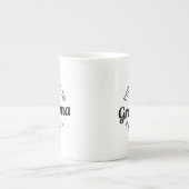 Nach Oma Est befördert. 2021 I Porzellantasse (Vorderseite)