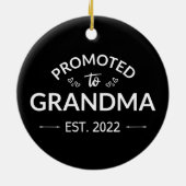 Nach Oma Est befördert. 2022 Keramik Ornament (Hinten)