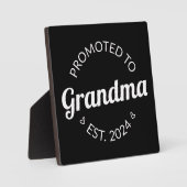 Nach Oma Est befördert. 2024 I Fotoplatte (Vorderseite)