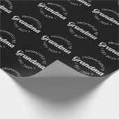 Nach Oma Est befördert. 2024 I Geschenkpapier (Ecke)