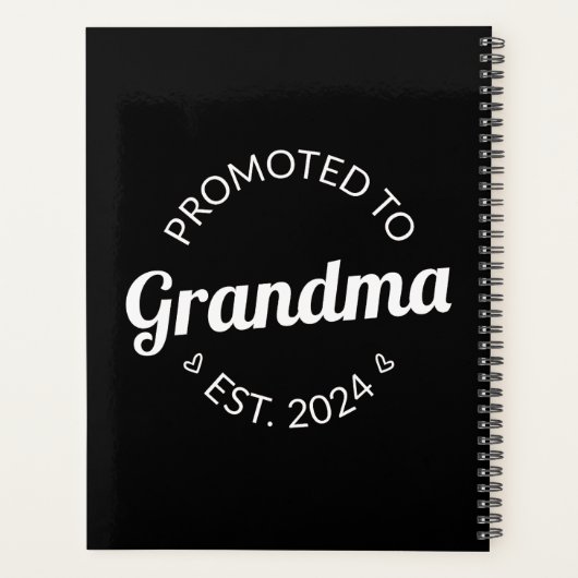 Nach Oma Est befördert. 2024 I Planer (Rückseite)