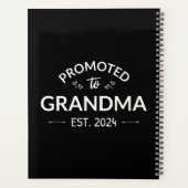 Nach Oma Est befördert. 2024 Planer (Rückseite)