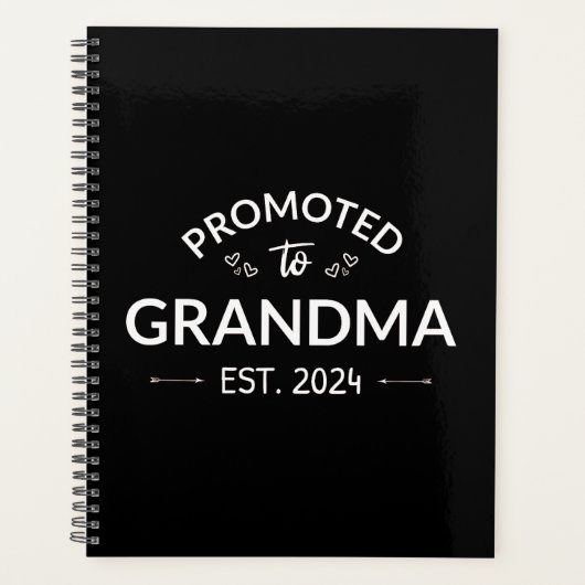 Nach Oma Est befördert. 2024 Planer (Vorderseite)