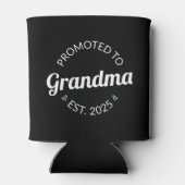 Nach Oma Est befördert. 2025 Dosenkühler (Rückseite)