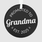 Nach Oma Est befördert. 2025 Ornament (Rückseite)