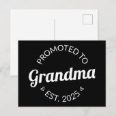 Nach Oma Est befördert. 2025 Postkarte (Vorne/Hinten)