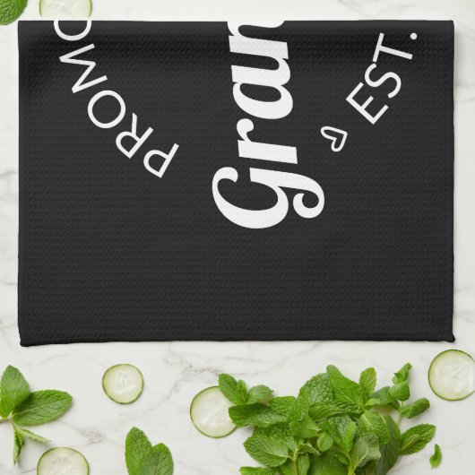 Nach Oma Est befördert. 2026 Geschirrtuch (Gefaltet)