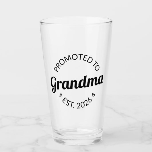 Nach Oma Est befördert. 2026 Glas (Vorderseite)