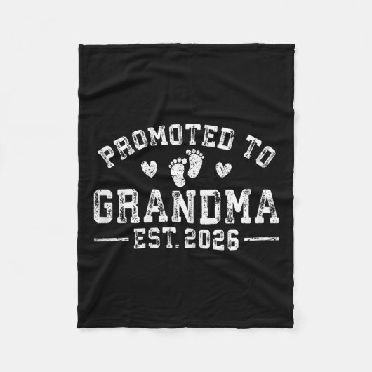 Nach Oma Est befördert. 2026 Großeltern Baby an Fleecedecke (Vorderseite)