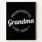 Nach Oma Est befördert. 2026 Notizblock (Rückseite)