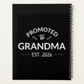 Nach Oma Est befördert. 2026 Planer (Rückseite)