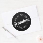 Nach Oma Est befördert. 2026 Runder Aufkleber (Umschlag)