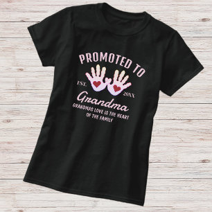 Nach Oma Est befördert. Baby-Handdrucke Jahr T-Shirt