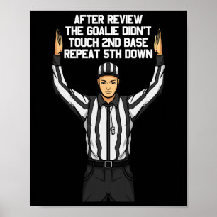 Nach Überprüfung Fußball-Schiedsrichter Funny Clue Poster