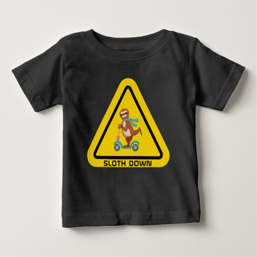Nach unten | Funny Sloth Riding Scooter Template Baby T-shirt (Vorderseite)