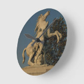 Nachbildung eines der beiden "Frühpferde" Runde Wanduhr (Winkel)