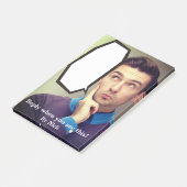 Nachrichten des lustigen Chefs. Post-it-Notizen Post-it Klebezettel (angewinkelt)